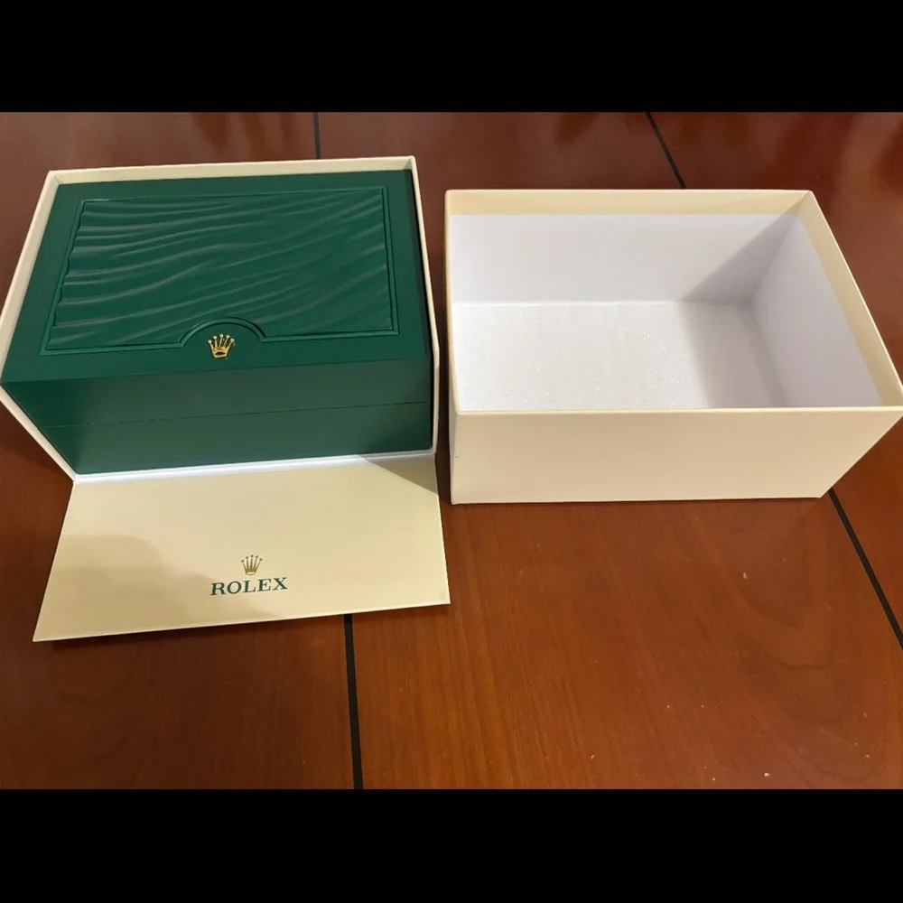 NWT Rolex Sea-Dweller 43 mm - Picture 5 of 6